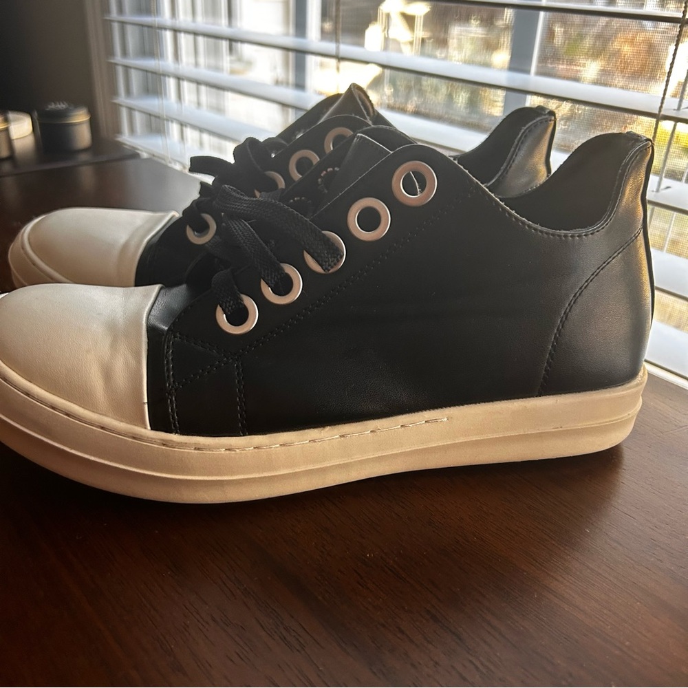 Classic Black and White Men's Sneakers